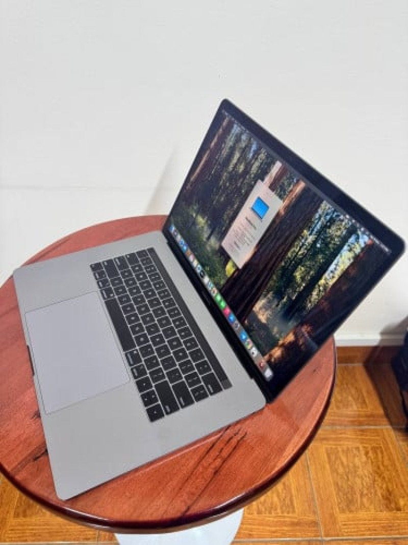 Macbook Pro 2018 15.4" I7 16G 512G  Touch Bar