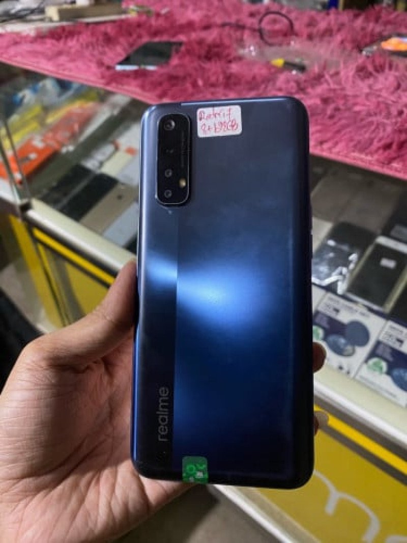 Realme7 ក្រុមហ៊ុន ថ្មី97% ram8g/128g នៅសុីន